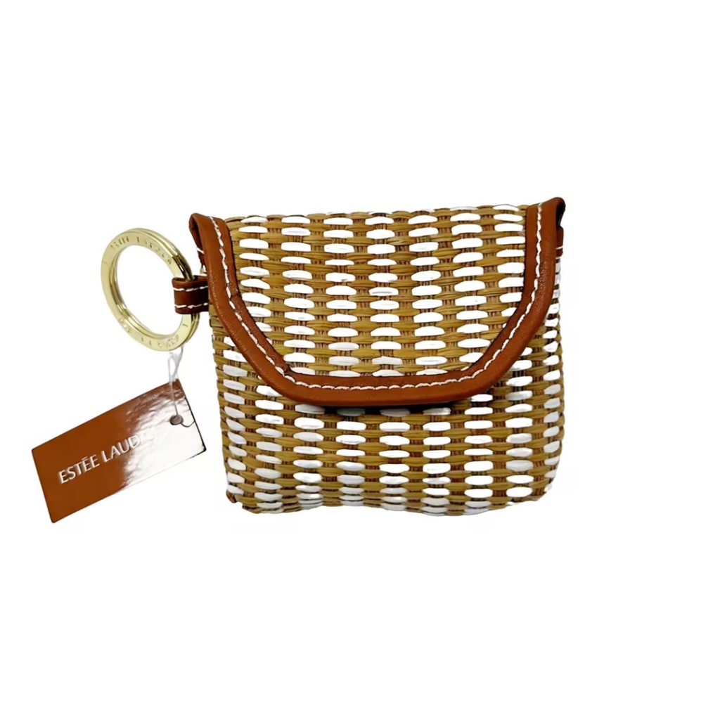 Want a woven coin purse that brings a touch of summer resort style to your brand?